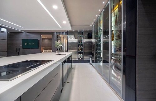 Popular Apartment | Luxury 4BR Glass Penthouse right in Lleras Park