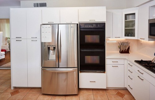 El Portal House | Luxury 4BR Oasis–Private Pool, Cabana & Concierge Hosting Family & Pet-Friendly