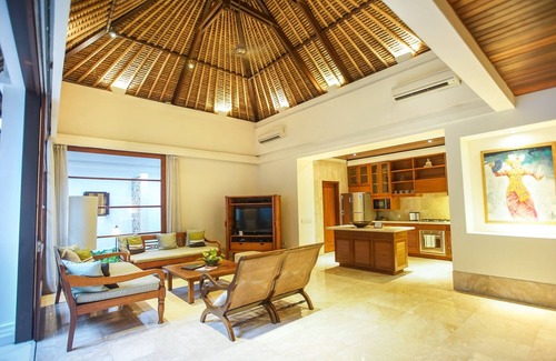 Jimbaran Bay Villa | Luxury 4BR Villa In Jimbaran! 10Min Walk To The Beach! W/Private Swimming Pool!
