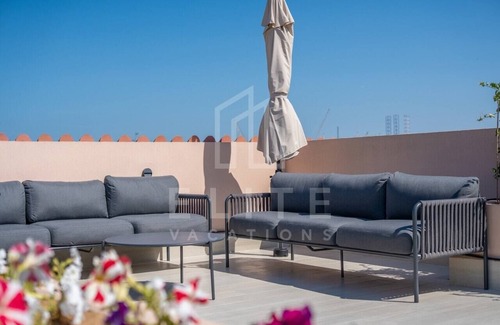 Dubai Villa | Luxury 4BR Villa with Private Beach and Burj Views