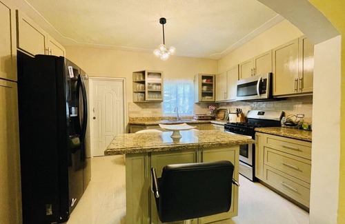 Port Antonio House | Luxury 5 Bedroom House W Private Parking & Patio