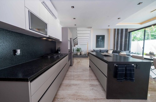 Cancun Villa | Luxury 5-Bedroom Villa in Cancun with AC, WiFi, Heated Pool and Movie Theater