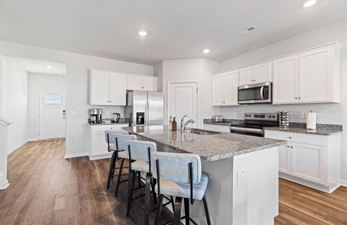 Wilmington House | Luxury 5BR/3BT+Game Room+ Office+ Near Beach