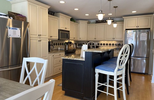 Holden Beach House | Luxury 5BR 4.5BA, Heated pool, Clean, 2 M Suites. Steps to beach & restaurants