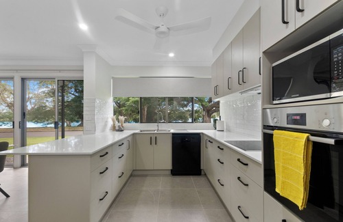 Annandale House | Luxury 5BR Riverside Retreat