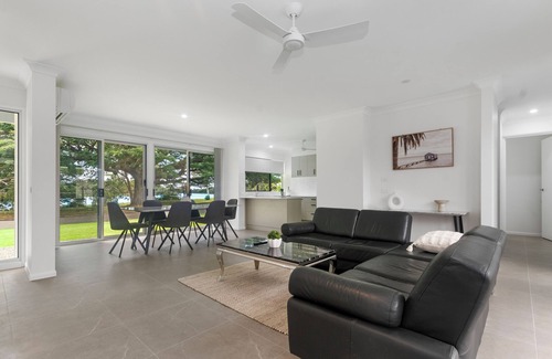 Annandale House | Luxury 5BR Riverside Retreat