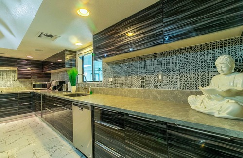 Paradise House | Luxury 6 Berdoom House indoor heated pool