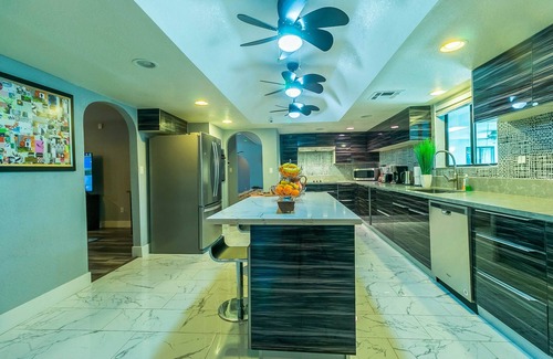 Paradise House | Luxury 6 Berdoom House indoor heated pool