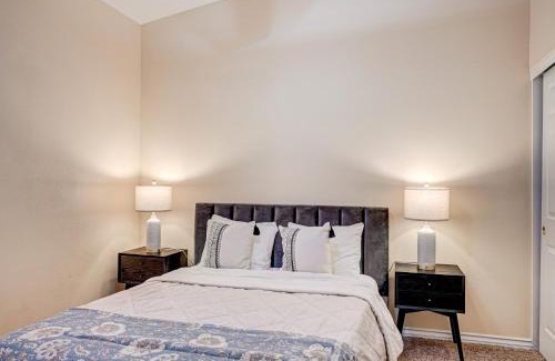 Las Vegas House | Luxury 6 BR Home Large Pool & Spa with Grassy Yard