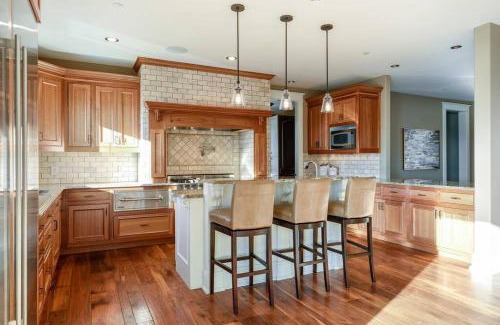 Plymouth House | Luxury 7400 sq.ft Stunning Home Theater/Sleeps 18+