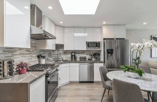 Daly City House | Luxury 7BR Home Near SFO w/Parking