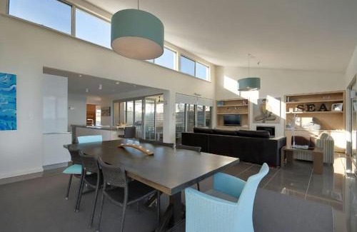 Port Elliot House | Luxury Accommodation with Breathtaking Sea Views