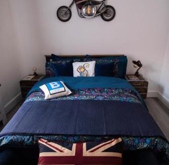 Bedford Apartment | Luxury ApArt Gallery Apartment 1 Near River & Free Parking