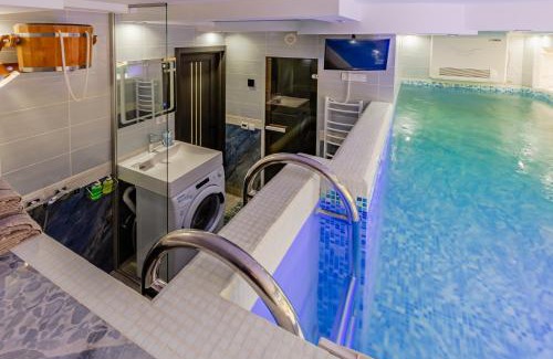 Pechers'kyi District Apartment | Luxury Apartment with Pool and Hammam