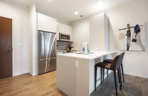 Seaport District Apartment | Luxury Apt in Seaport with Gym and Pool