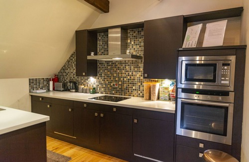 Whitefield Apartment | Luxury Apt No. 2 - One Bed Apartment (Sleeps 4)