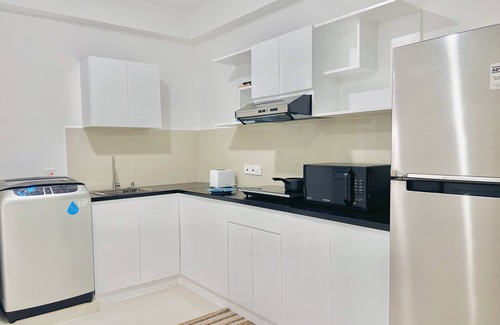 Hendala Condo | Luxury beachfront condo with infinity pool near Colombo