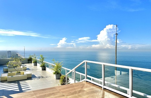 Hendala Condo | Luxury beachfront condo with infinity pool near Colombo