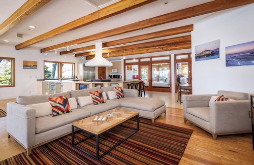 El Granada House | Luxury Beachfront Penthouse/Walk to the Beach, Restaurants, Entertainment