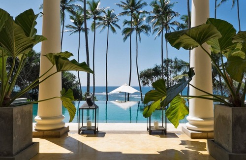 Pelena Villa | Luxury beachfront pvt Villa 4 BR fully staffed Infinity pool 8-12 pax