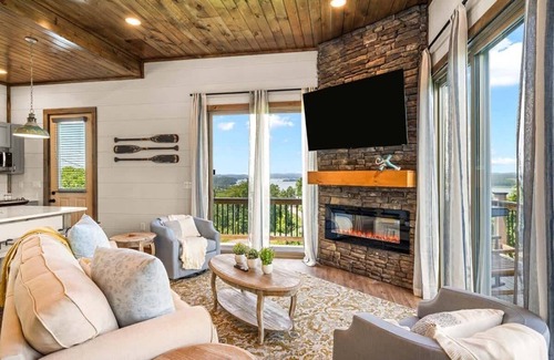 Sevierville Cabin | Luxury Cabin/Indoor Pool/Arcade/Lake Access