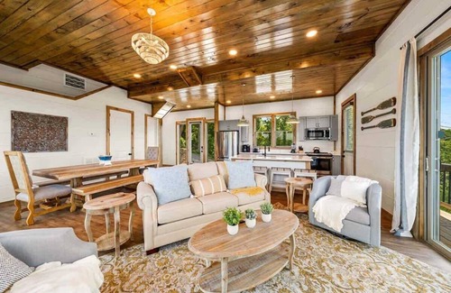 Sevierville Cabin | Luxury Cabin/Indoor Pool/Arcade/Lake Access