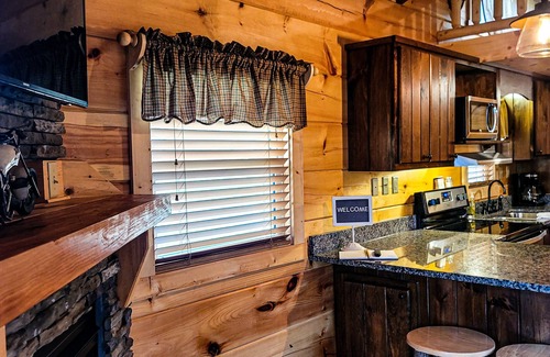 Andrews Cabin | Luxury Cabin on the River Surrounded by Stunning Mountain Views!
