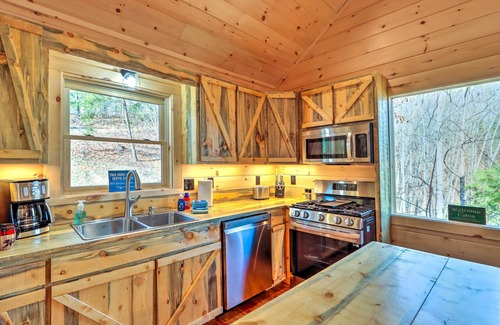 Natures Courtyard Cabin | Luxury Cabin Vacation Rental in Mineral Bluff