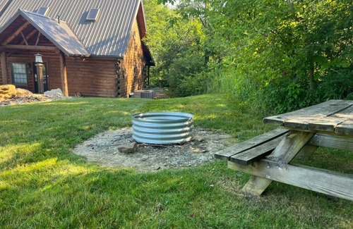 Millersburg Cabin | Luxury Cabin with Kitchen, Fireplace, Living Room. Sleeps up to 8