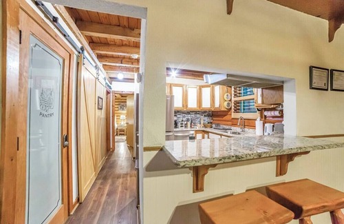 McDonough Cabin | Luxury Cabin With Sauna and Hot Tub