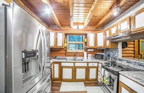 McDonough Cabin | Luxury Cabin With Sauna and Hot Tub