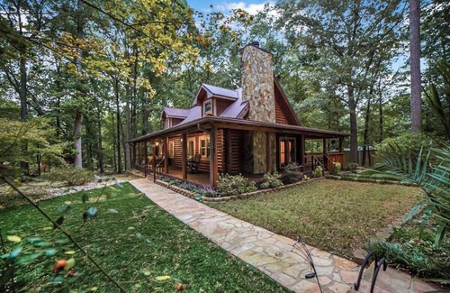 McDonough Cabin | Luxury Cabin With Sauna and Hot Tub