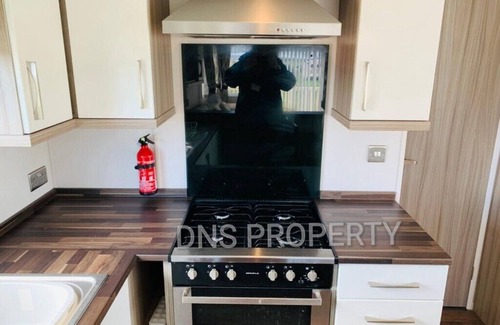 Winestead Cabin | Luxury caravan only 10 mins from the beach