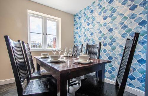 Canterbury House | Luxury Central Home - Superking bed, secure FREE parking