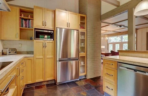 Austin Ski Chalet | Luxury Chalet Austin: Hot Tub, Lake & Mountain View