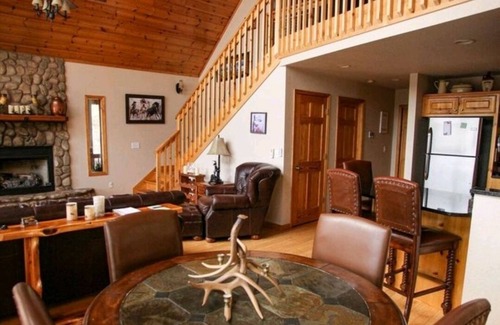 Unaka Cabin | Luxury Chalet w/Views, Wi-fi, Hot Tub & Pool Table
