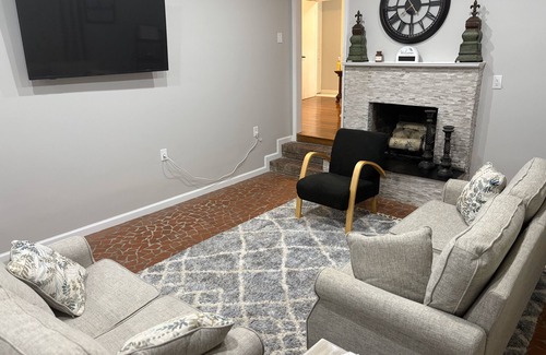 Whitehaven House | Luxury comfort in Memphis : Steps from Graceland