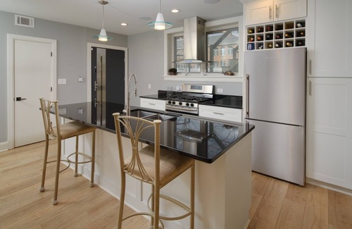 Bethesda Condo | Luxury Condo 2br close to Metro & NIH Walter Rees/Sightseeing/Museums/Zoo/shops