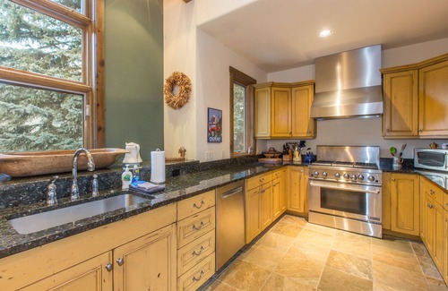 Ouray Condo | Luxury Condo | Blocks to Downtown | Private Deck | 360 Views