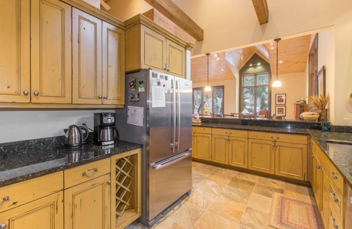 Ouray Condo | Luxury Condo | Blocks to Downtown | Private Deck | 360 Views