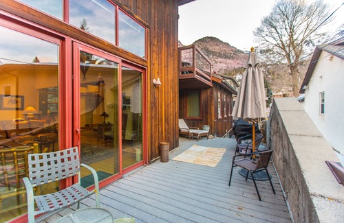 Ouray Condo | Luxury Condo | Blocks to Downtown | Private Deck | 360 Views