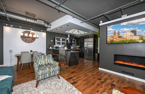 Elizabeth Park Valley Condo | Luxury Condo in Akron Northside District. Level 2 EV Charging complimentary !