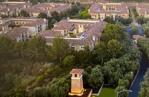 Newport Beach Apartment | Luxury Condo - minutes to Beach and 5 star restaurants/shopping- Newport Beach