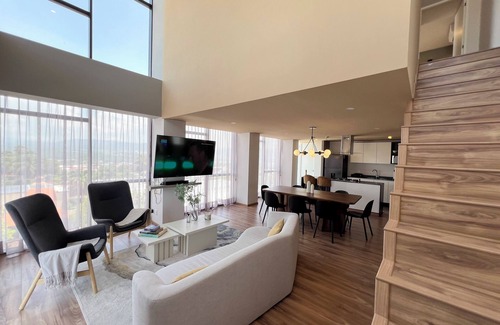 Leon Apartment | Luxury Condo Views of Festival del Globo