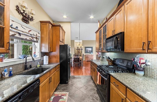 Whittier Condo | Luxury Condo w/Mountain View, Full Kitchen, W&D, Garage and No Steps to get in!