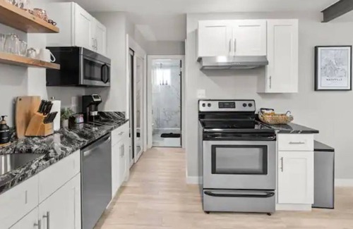 Historic Waverly Apartment | Luxury Condo w/Pool Newly Renovated!