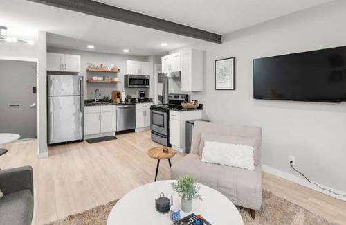 Historic Waverly Apartment | Luxury Condo w/Pool Newly Renovated!
