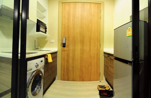 Rama 9 Condo | luxury condo with pool, 5 min to MRT Free WiFi