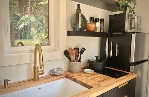 McKinleyville House | Luxury Container Under The Trees ~Soaking Tub~