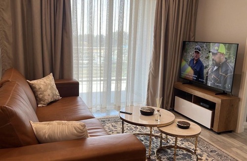 Menlyn Apartment | Luxury continental apartments (2 units) in a lifestyle block with concierge.